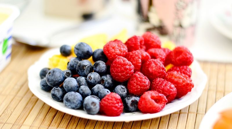 Healthy snacks for kids: berries are great antioxidant-rich staples